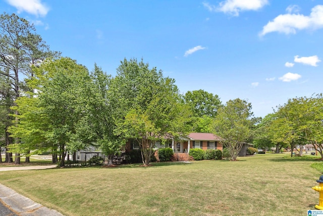 view of front of house with a front lawn