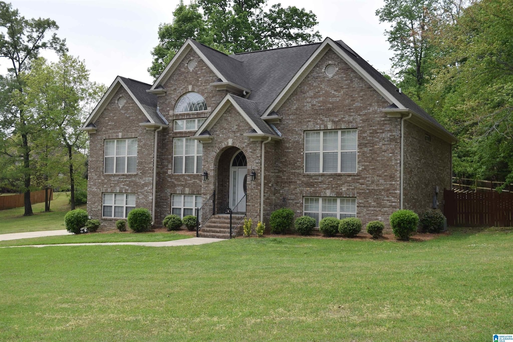 2637 Hawthorne Lake Rd, Helena, AL 35022 - split foyer home with fence, a front lawn, and brick siding