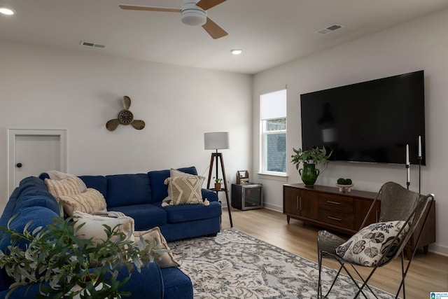 living area featuring visible vents, ceiling fan, light wood-style floors, and recessed lighting