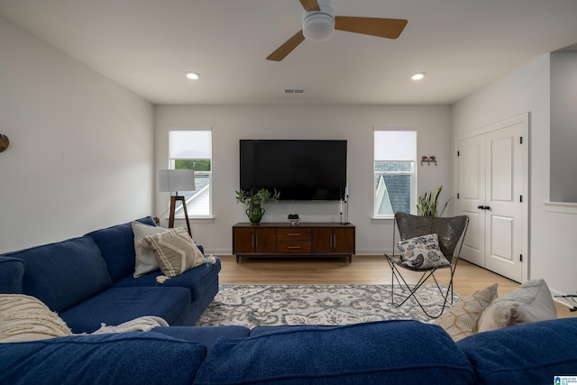 living room featuring visible vents, a ceiling fan, light wood-style flooring, and recessed lighting