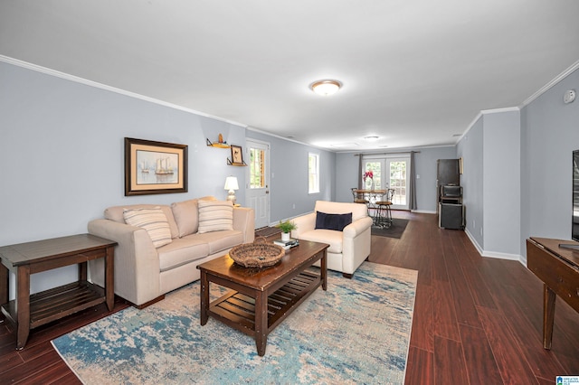 living area featuring baseboards, ornamental molding, and wood finished floors