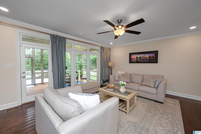 living area featuring visible vents, baseboards, recessed lighting, ornamental molding, and a ceiling fan