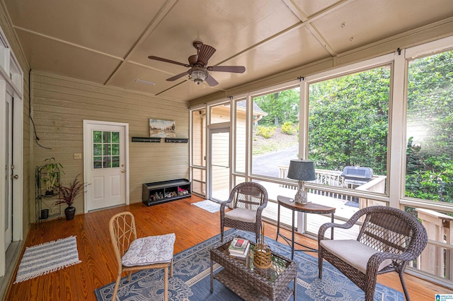 sunroom / solarium featuring a ceiling fan