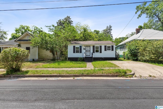 bungalow featuring a front lawn and entry steps