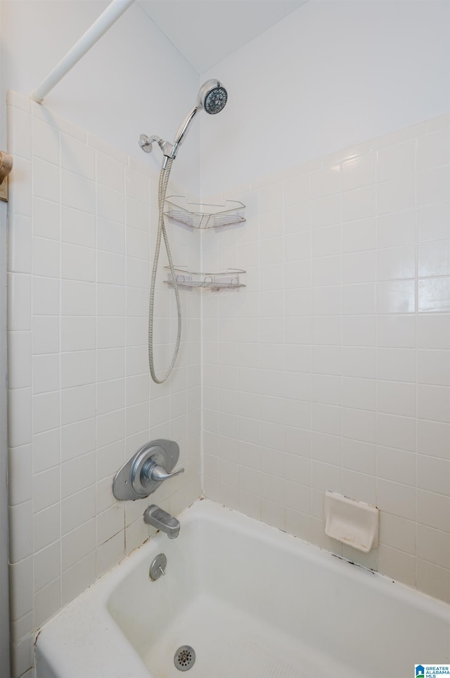 bathroom featuring shower / bathing tub combination