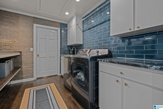 laundry room featuring independent washer and dryer, recessed lighting, ornamental molding, cabinet space, and dark wood-type flooring