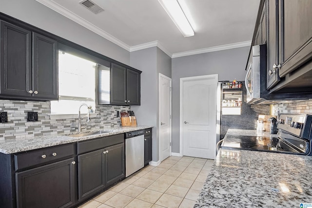 kitchen featuring stainless steel appliances, a sink, visible vents, crown molding, and light tile patterned floors
