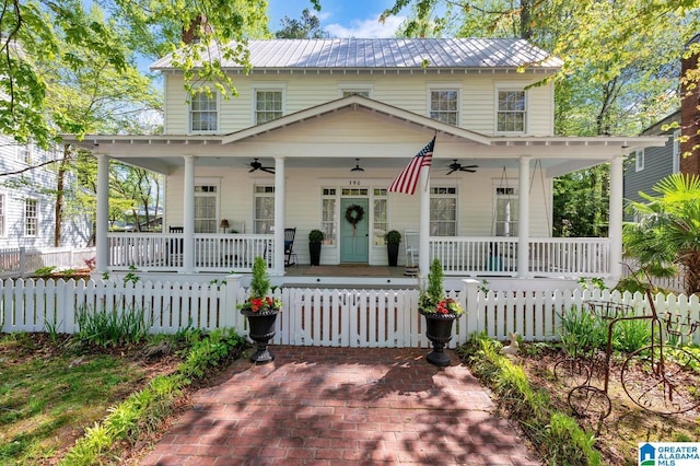 190 Drennen Park Cir, Hayden, AL 35079 - view of front of house featuring a porch, a ceiling fan, and a fenced front yard