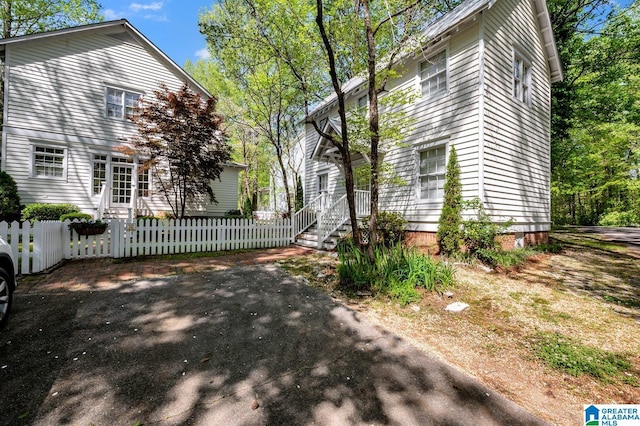190 Drennen Park Cir, Hayden, AL 35079 - view of side of property featuring a fenced front yard