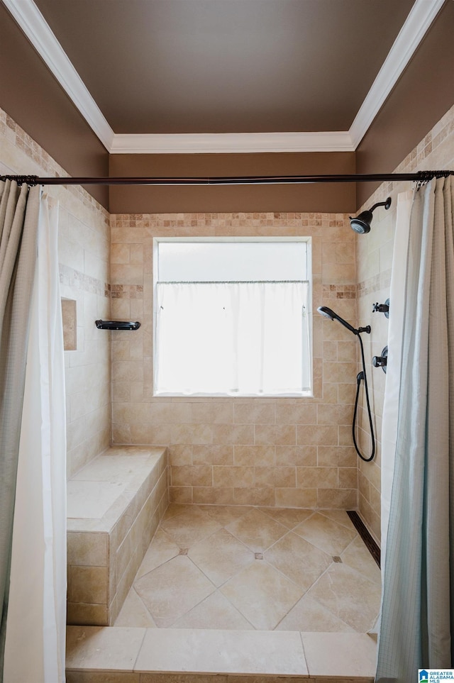 bathroom with crown molding, a tile shower, and a wealth of natural light