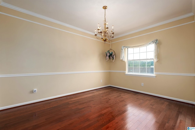empty room with dark wood-type flooring, baseboards, visible vents, a notable chandelier, and crown molding
