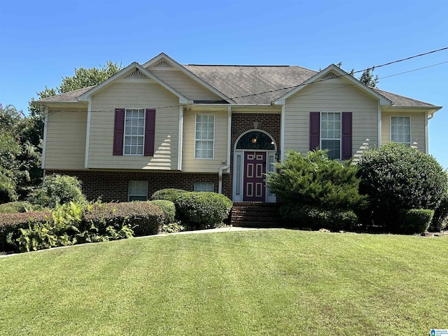41 Woodland Ridge Rd, Odenville, AL 35120 - split foyer home featuring a front lawn, a shingled roof, and brick siding