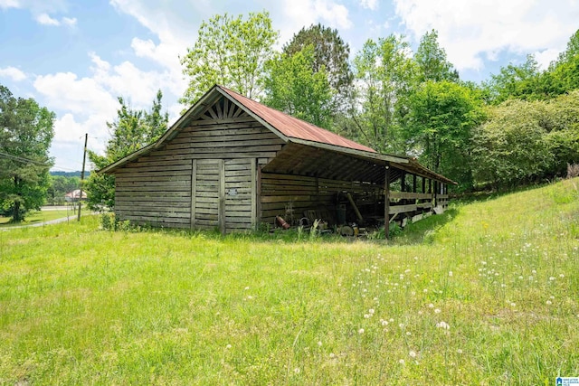 view of outdoor structure featuring an outdoor structure