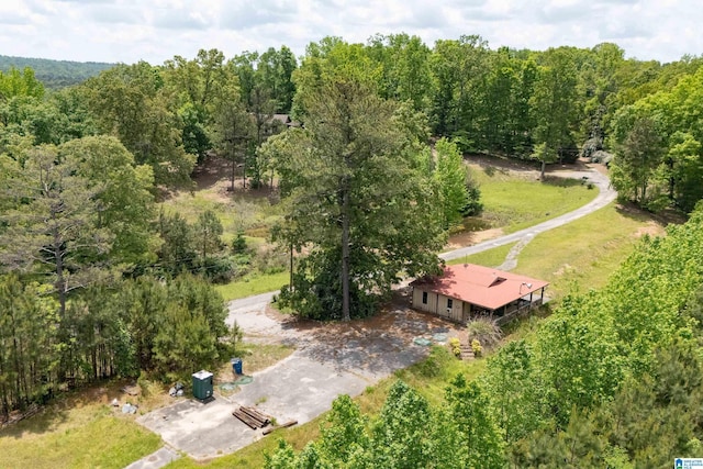bird's eye view featuring a wooded view