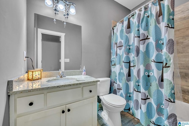 bathroom with toilet, a shower with curtain, and vanity