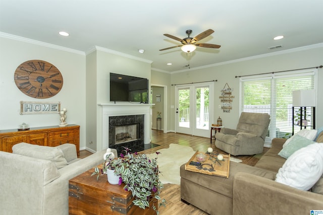 living area featuring visible vents, wood finished floors, ceiling fan, recessed lighting, and a premium fireplace