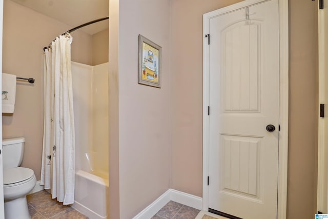full bath featuring baseboards, tile patterned floors, toilet, and shower / bath combination with curtain