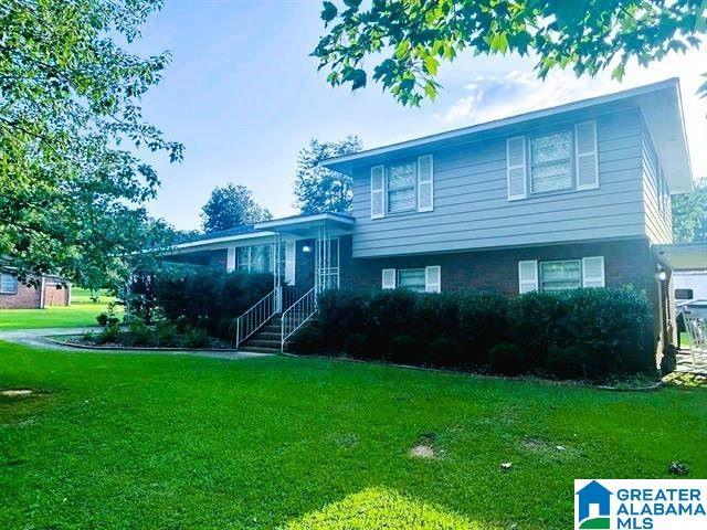 split level home with a front yard