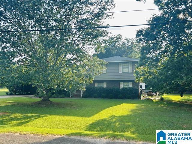 view of front of home with a front lawn