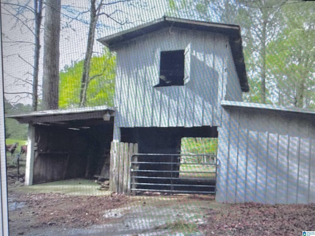 view of outdoor structure