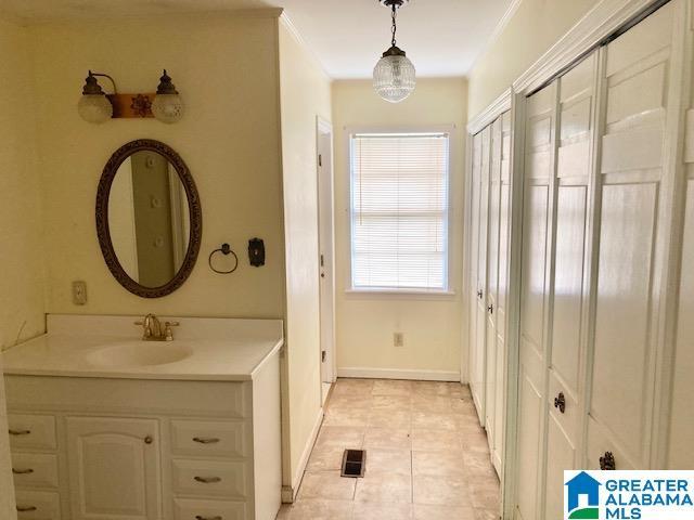 4905 Spunky Hollow Rd, Remlap, AL 35133 - bathroom featuring baseboards, visible vents, tile patterned flooring, and vanity