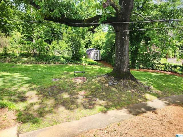 574 Turtle Creek Dr, Hoover, AL 35226 - view of grassy yard featuring a storage shed and an outbuilding
