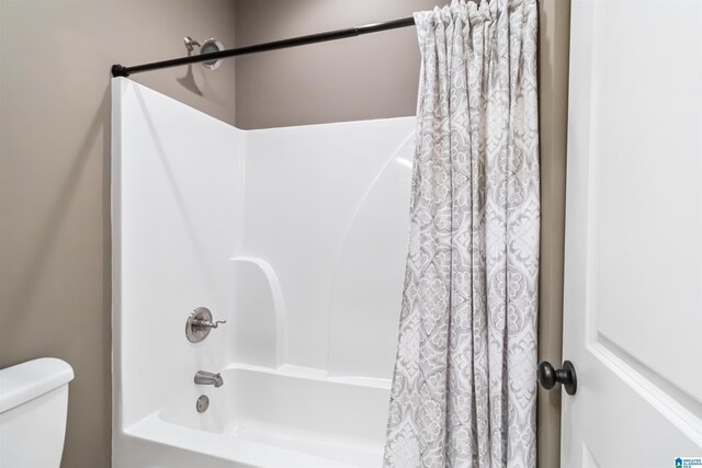 131 Creekwater St, Helena, AL 35080 - full bathroom featuring toilet and shower / tub combo with curtain