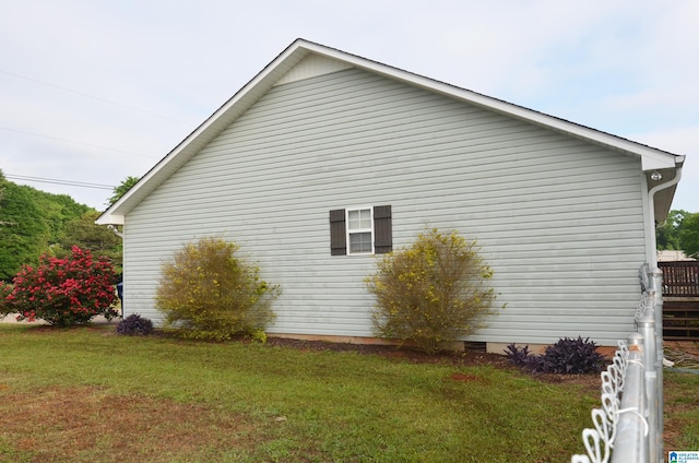 view of side of property featuring a yard