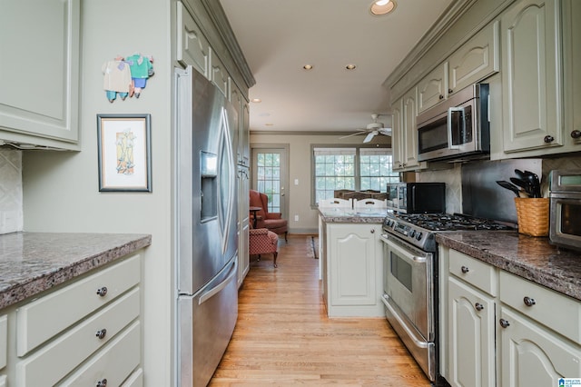 1426 Overlook Rd, Homewood, AL 35209 - kitchen featuring light wood-style flooring, appliances with stainless steel finishes, ceiling fan, recessed lighting, and backsplash