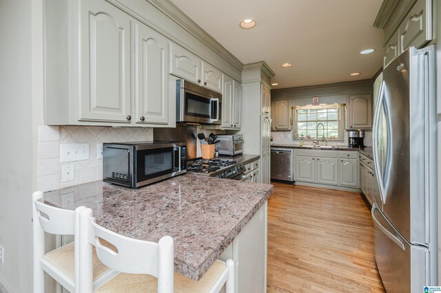 1426 Overlook Rd, Homewood, AL 35209 - kitchen with recessed lighting, decorative backsplash, appliances with stainless steel finishes, a sink, and a peninsula