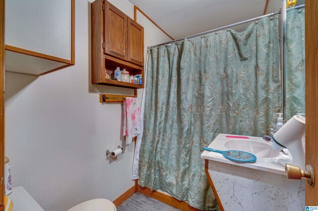 156 Wallace Dr, Shelby, AL 35143 - full bath featuring toilet, vanity, a shower with curtain, and baseboards