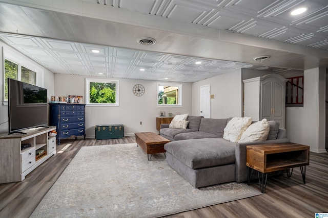 living area with an ornate ceiling, recessed lighting, baseboards, and dark wood-style floors