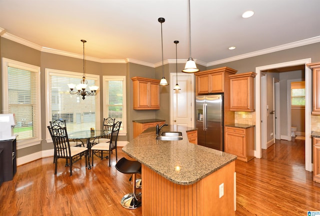 1103 Greystone Cove Dr, Hoover, AL 35242 - kitchen featuring baseboards, a center island with sink, stainless steel refrigerator with ice dispenser, a sink, and light wood-style flooring