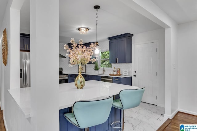 917 Forrest Dr S, Homewood, AL 35209 - kitchen featuring a sink, appliances with stainless steel finishes, a breakfast bar, and light countertops