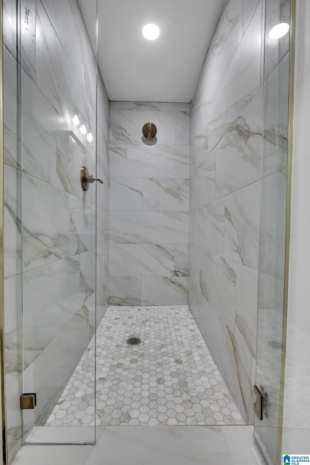 917 Forrest Dr S, Homewood, AL 35209 - bathroom featuring a stall shower