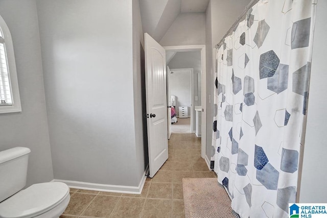 full bath with baseboards, tile patterned flooring, toilet, and curtained shower