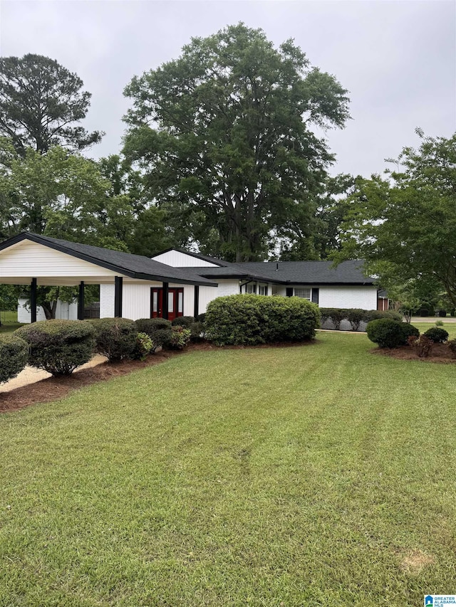view of front of house with a front lawn