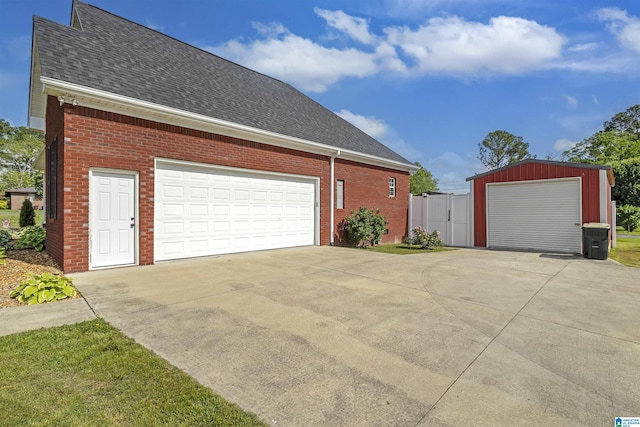 1018 Sheraton Rd SW, Cullman, AL 35055 - garage featuring driveway
