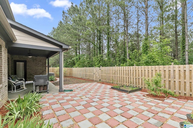 view of patio featuring a fenced backyard and ceiling fan