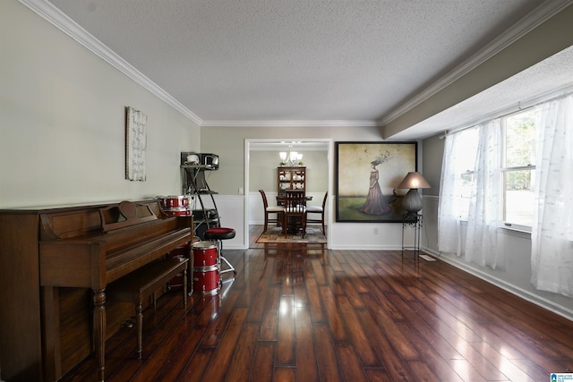 6522 Quail Run Dr, Pelham, AL 35124 - sitting room with crown molding, a chandelier, a textured ceiling, and wood-type flooring