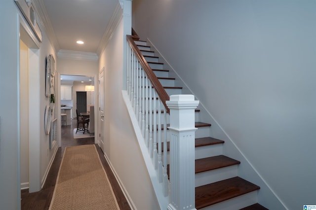 stairs featuring crown molding, recessed lighting, baseboards, and wood finished floors