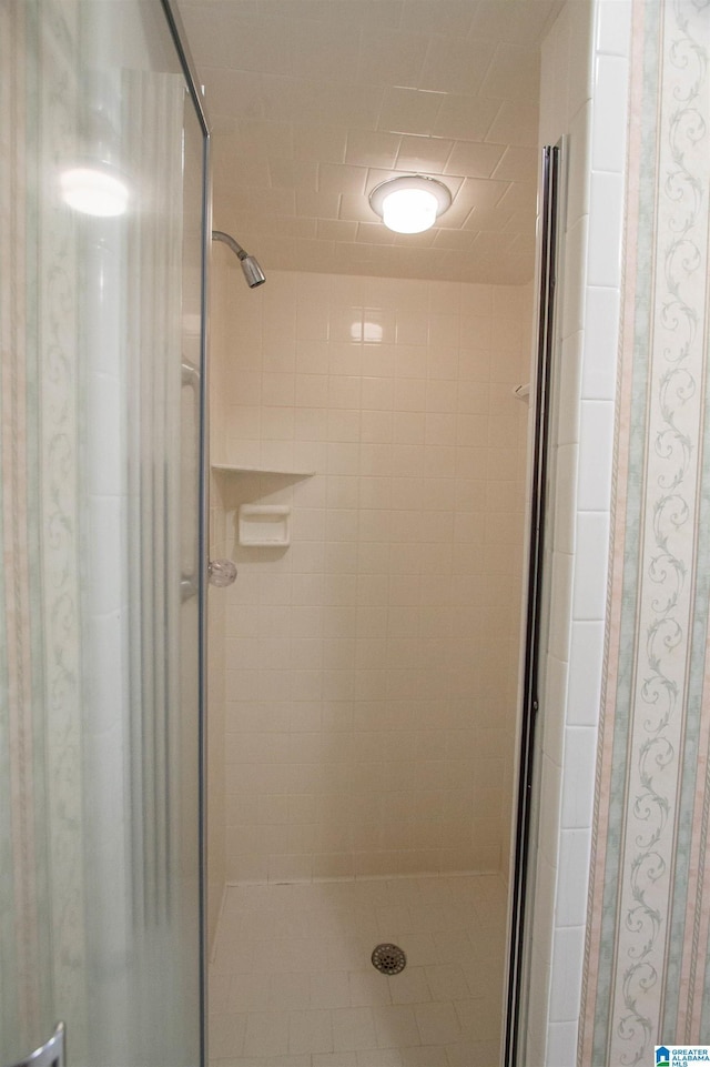 836 Tulip Poplar Dr, Hoover, AL 35244 - full bath with a shower stall