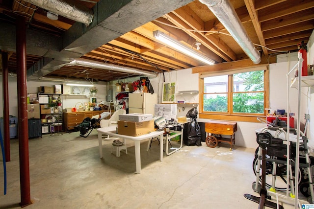 836 Tulip Poplar Dr, Hoover, AL 35244 - below grade area with a workshop area