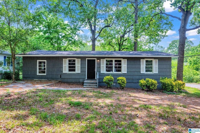 ranch-style home featuring entry steps