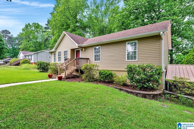 single story home with a front lawn