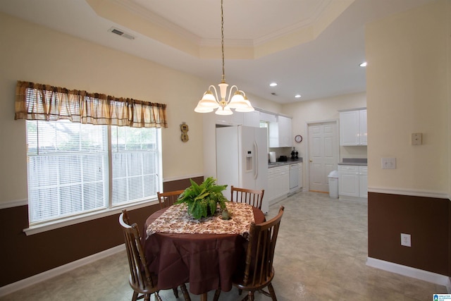 dining area with visible vents, a raised ceiling, a notable chandelier, ornamental molding, and recessed lighting