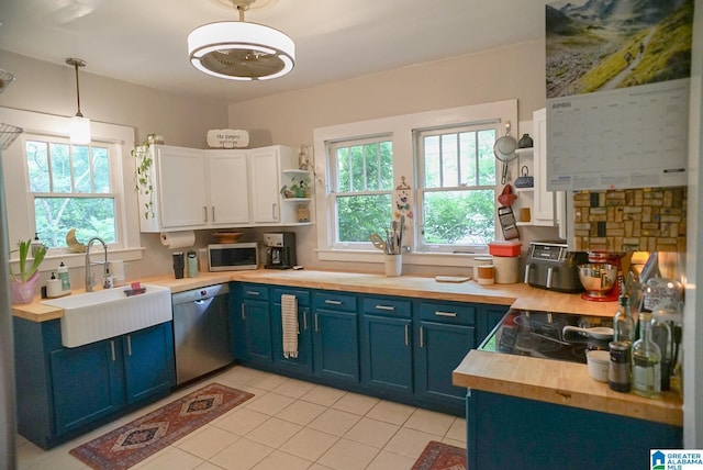 kitchen featuring a sink, open shelves, stainless steel appliances, and blue cabinetry