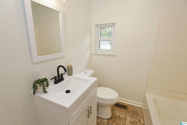 full bath featuring toilet, baseboards, visible vents, and vanity