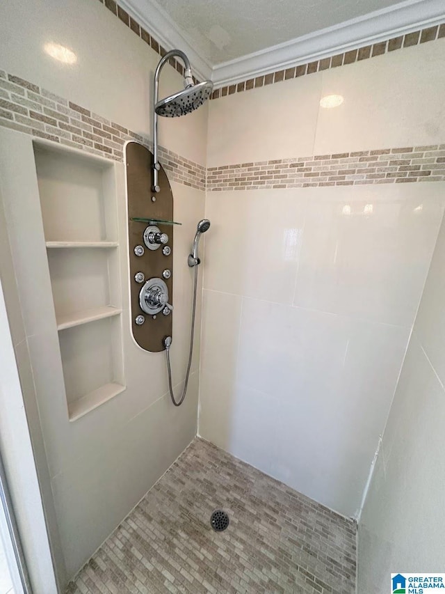 bathroom featuring a tile shower
