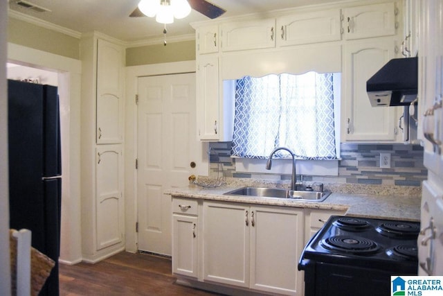 kitchen featuring a sink, a ceiling fan, under cabinet range hood, visible vents, and black appliances